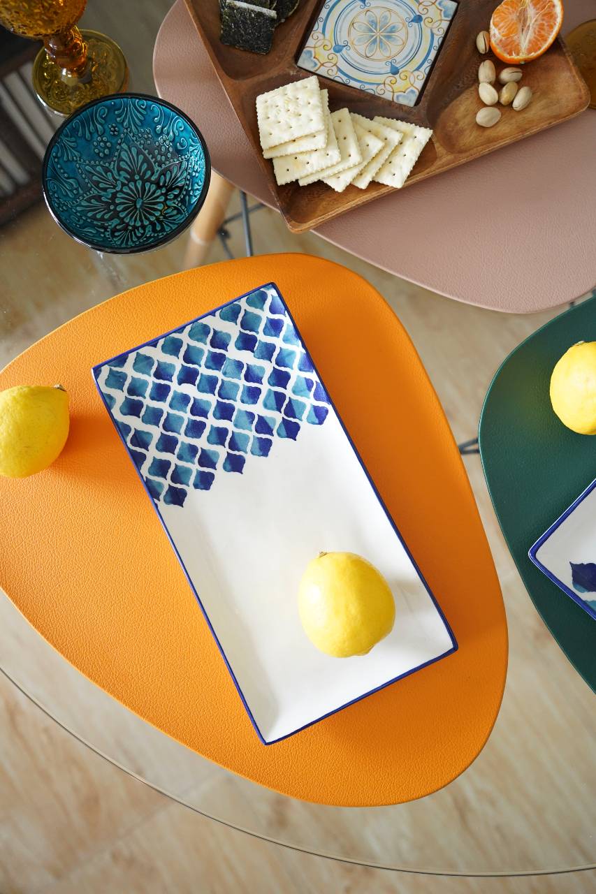 Quatrefoil Serving Tray          (White & Blue)