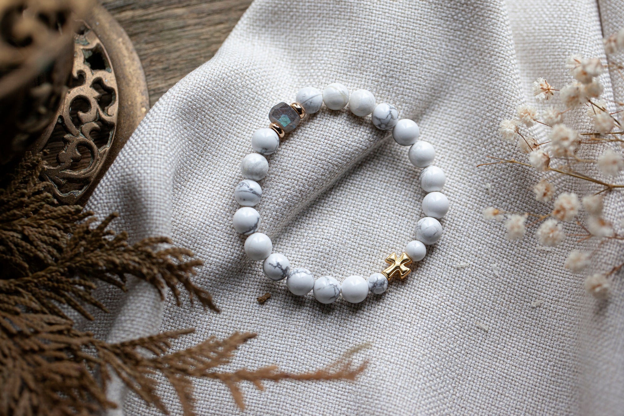 Divine Protection and Self Discovery Bracelet with Howlite and Labradorite (Unisex)