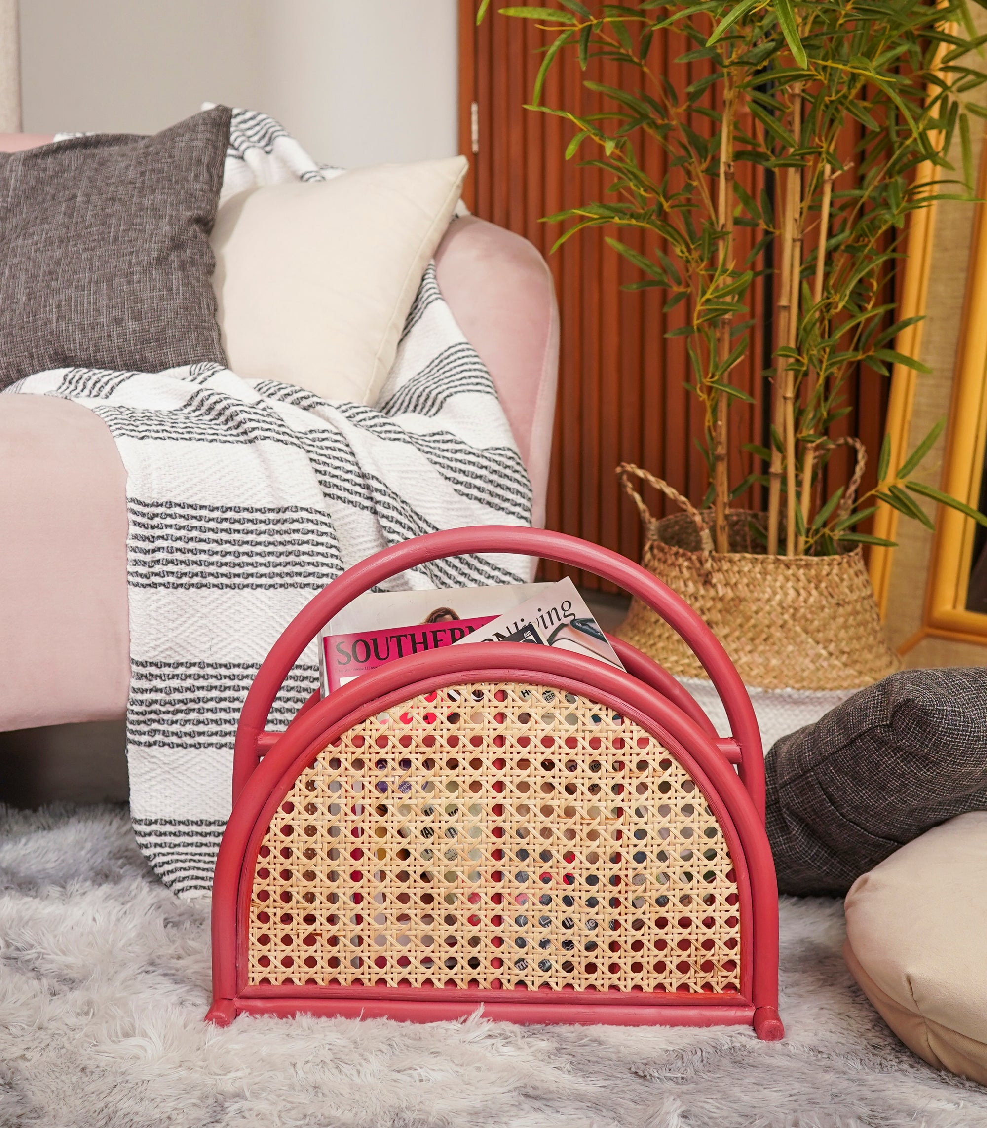 Solihiya Floor Magazine Rack         Pink