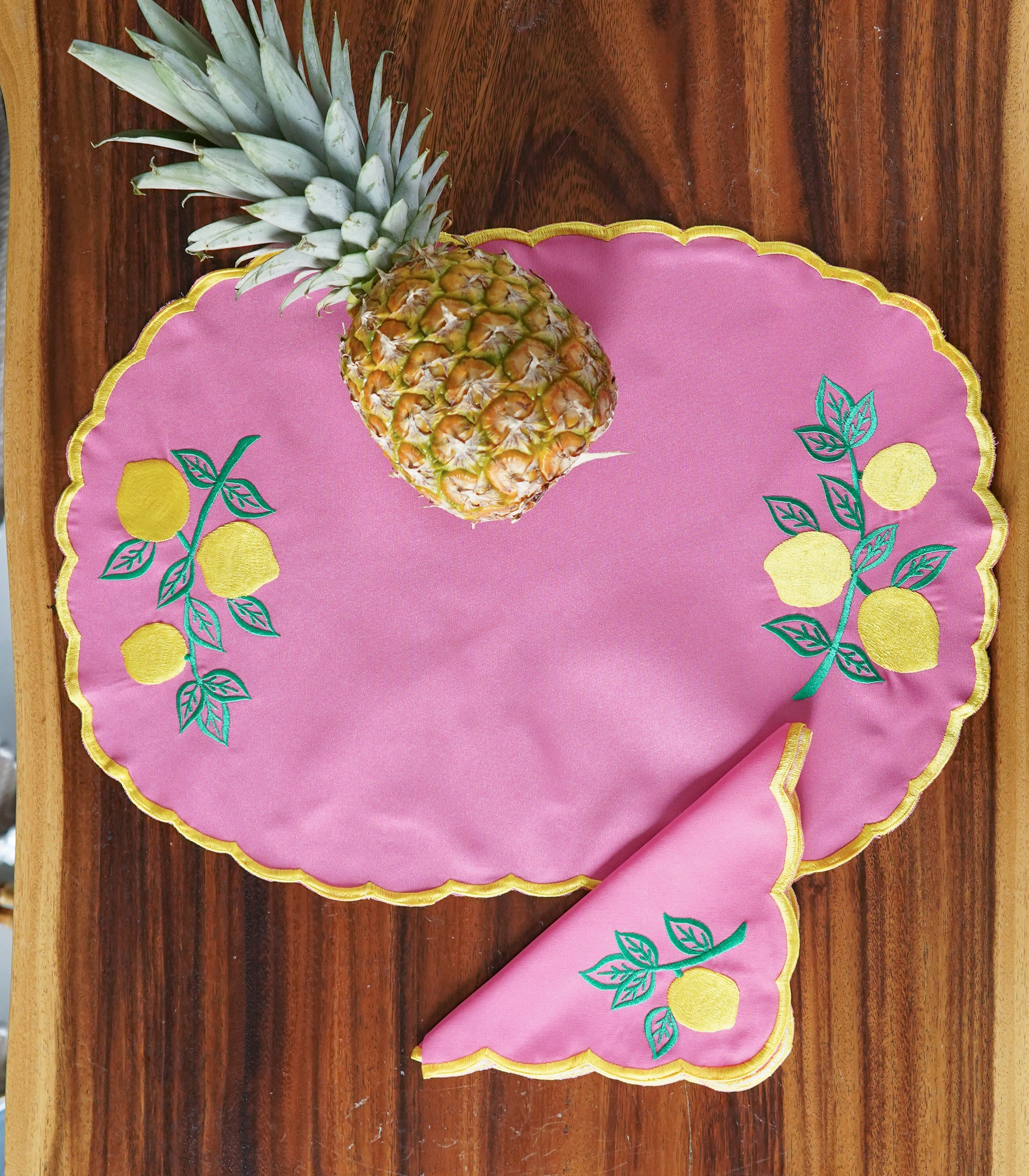 Forli  Scalloped Placemats + Napkins (Pink with Lemon)